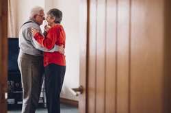 Великобритания будет бороться с одиночеством на государственном уровне. Каким образом?