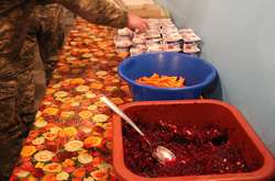 Українські армійці переходять на новий раціон