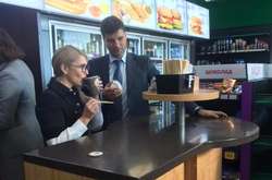 Тимошенко пішла стежками Порошенко і випила каву у придорожній забігайлівці (фото)