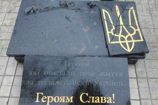 В Україні пропонують ув’язнювати вандалів, що оскверняють пам'ятники бійцям АТО