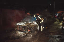 У автомобіля вигоріла вся передня частина і салон