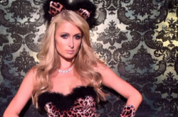 Пэрис Хилтон в лавандовом платье произвела фурор в Милане