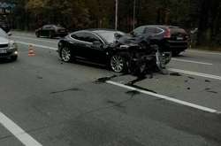 Автомобіль Skoda повертав на&nbsp;перехресті наліво, коли у&nbsp;цей момент його вдарив електромобіль