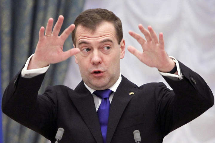 Медведєв заявив про санкції щодо «сотень українських громадян і компаній»