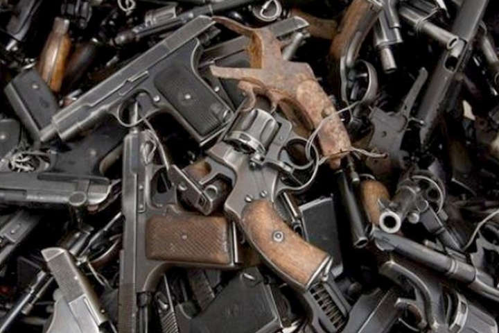 Жителі Лиманського району добровільно здають зброю
