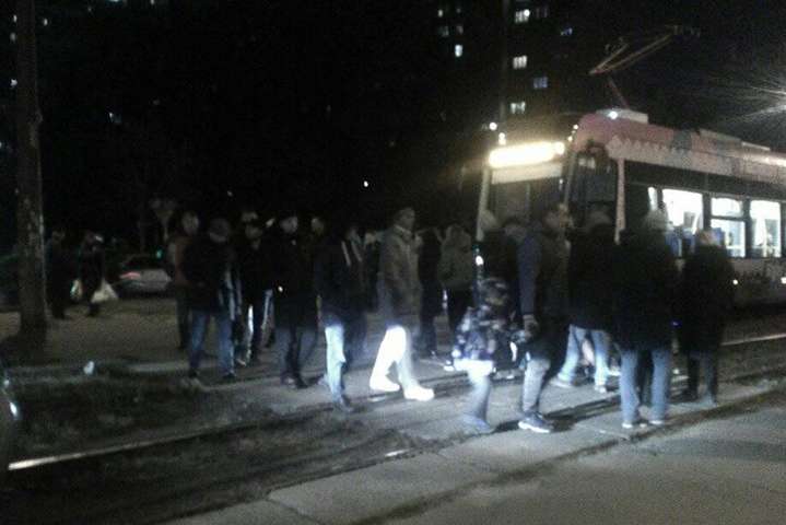 На столичній Борщагівці люди заблокували трамвайний рух