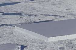 В Антарктиді знайдено гігантський айсберг у формі прямокутника