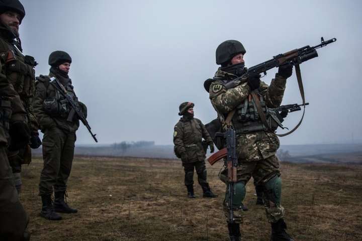 За добу на Донбасі загинув один український військовий