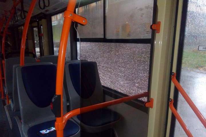 У Дніпрі невідомі обстріляли тролейбуси з пневматичної зброї 