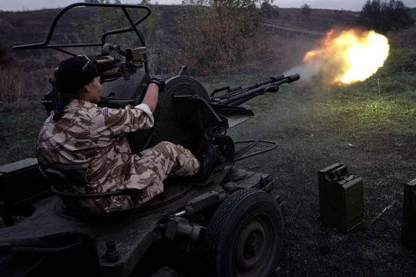 Окупанти на Донбасі гатили з гранатометів і кулеметів, один військовий поранений