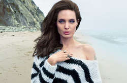 Анджелина Джоли