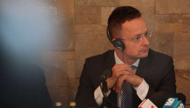 Сіярто не відповів на питання про вплив РФ на українсько-угорські відносини