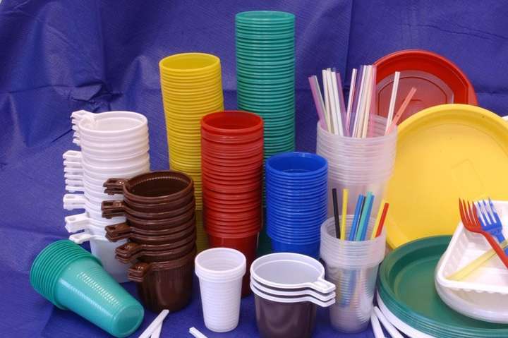 Європарламент проголосував за заборону одноразового пластику