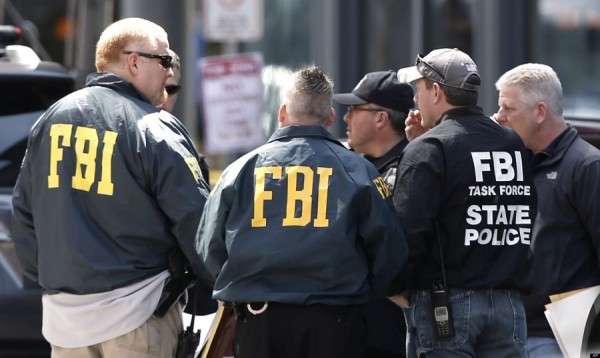 ФБР просить громадян США допомогти в затриманні відправника бомб
