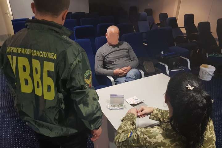 Громадянин Грузії під час в'їзду в Україну запропонував прикордонникам хабар
