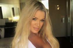 Самая соблазнительная бабушка в мире попала на обложку мужского глянца (фото)