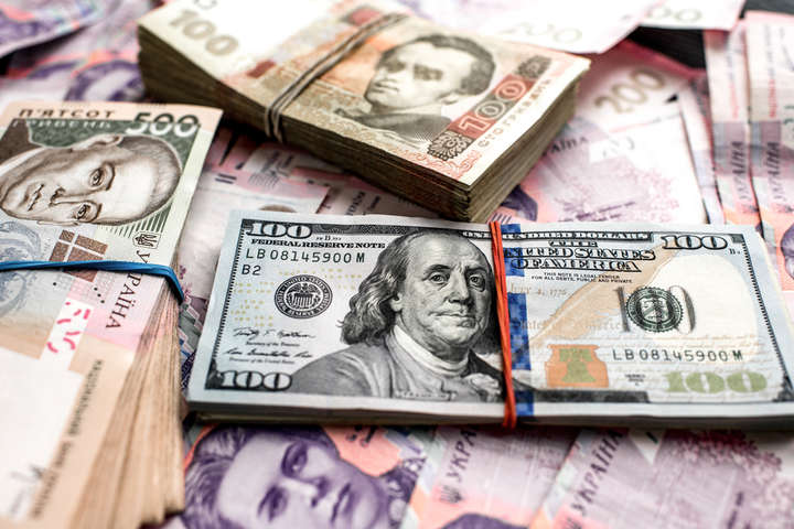 Долар продовжує дорожчати в Україні 