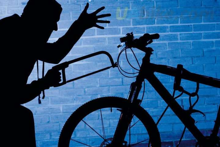 Столична поліція зловила чоловіка на крадіжці велосипедів
