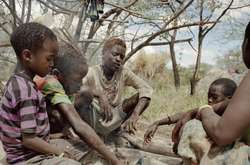 Хадза - унікальне плем'я, яке є останніми мисливцями-збирачами Танзанії