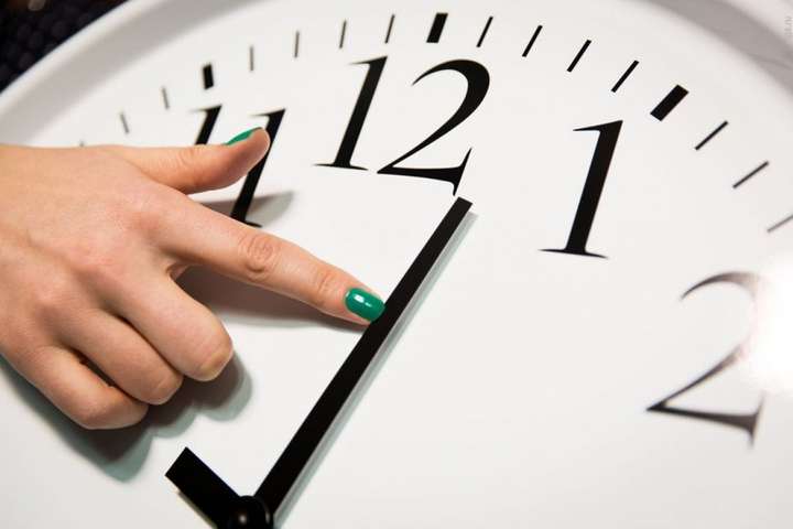 Нагадування киянам: не забудьте перевести годинники у ніч на 28 жовтня