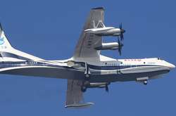 Найбільший в світі літак-амфібія вперше злетів з води