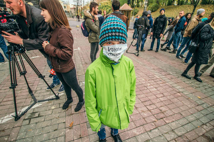 На конопляний марш у Києві прийшли навіть діти: фоторепортаж