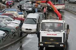 За місяць дії нового закону про паркування у Києві на штрафмайданчики не евакуювали жодного авто