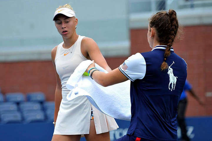 Лопатецька вперше у кар'єрі поступилася на дорослому рівні і покинула турнір у Канаді