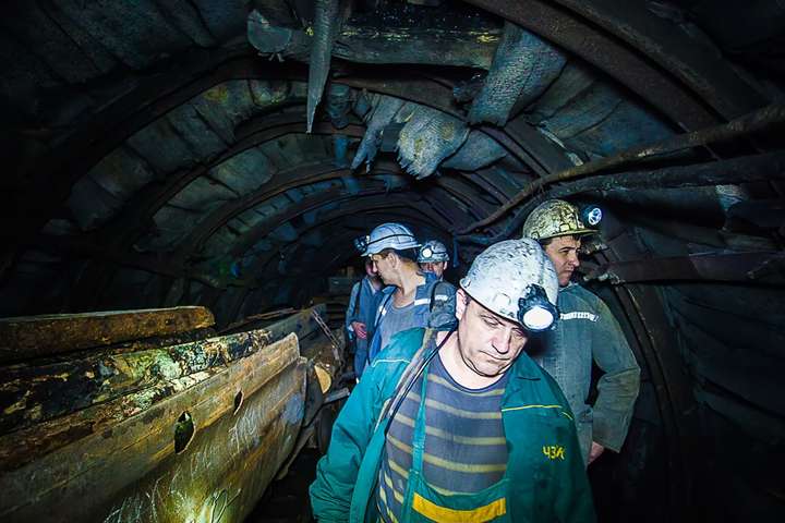 На Луганщині шахтарі десяту добу страйкують під землею