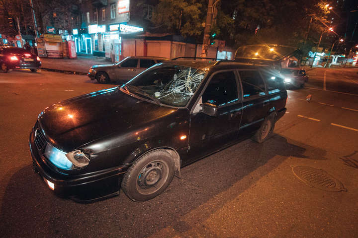 У столиці Volkswagen збив на пішохідному переході підлітка