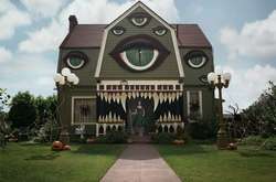 Как украсить дом к Хэллоуину: впечатляющие фото