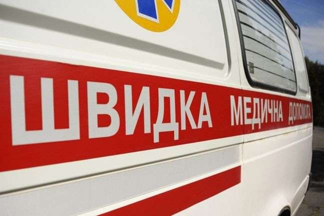 На Одещині п’яний чоловік побив медиків, котрі прибули до його матері