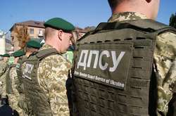 На Закарпатті затримали таксиста, який перевозив нелегалів через кордон