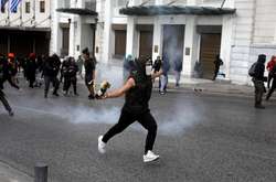 В Афінах на акції протесту молоді сталися масштабні сутички 