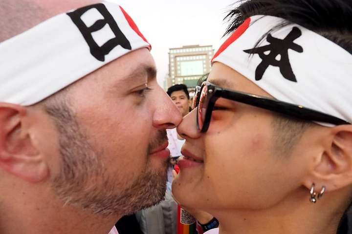 У столиці Тайваню пройшов найбільший в Азії гей-парад