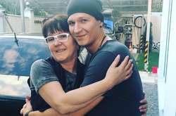  Сергей Бондаренко с мамой 