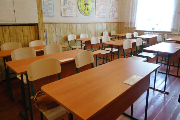 Скандал з тортом у харківській школі: вчительку, яка образила дівчинку, звільнили