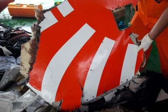 Авіакатастрофа в Індонезії: з'явилося моторошне відео з салону літака за мить до аварії