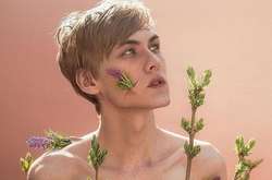 Парень прославился благодаря безумно странным снимкам в Instagram 