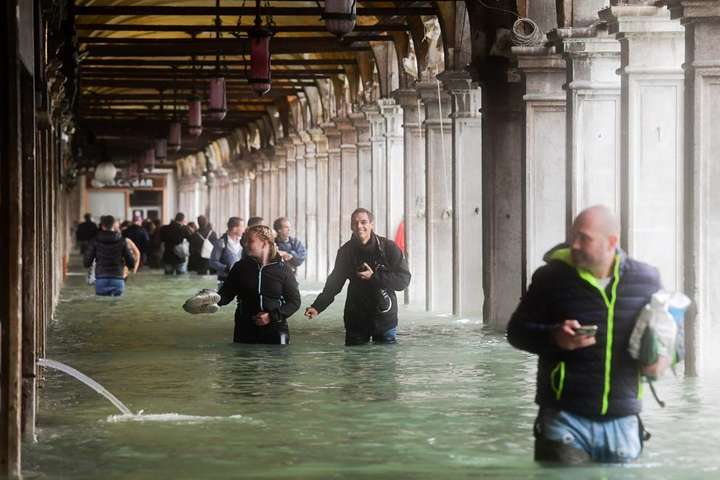 Венеція потерпає від найбільших з 2012 року підтоплень (фото, відео)