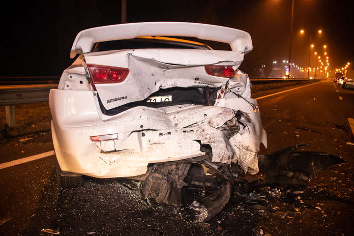 На Оболоні подвійна аварія: Toyota влетіла в авто під час оформлення ДТП