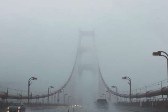 Густий туман накрив столицю до кінця тижня: поради водіям