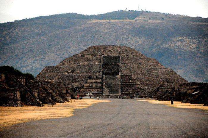 Археологи виявили тунель під мексиканською пірамідою Місяця