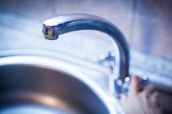 Аварії на мережі залишили без води частину Києва (адреси)