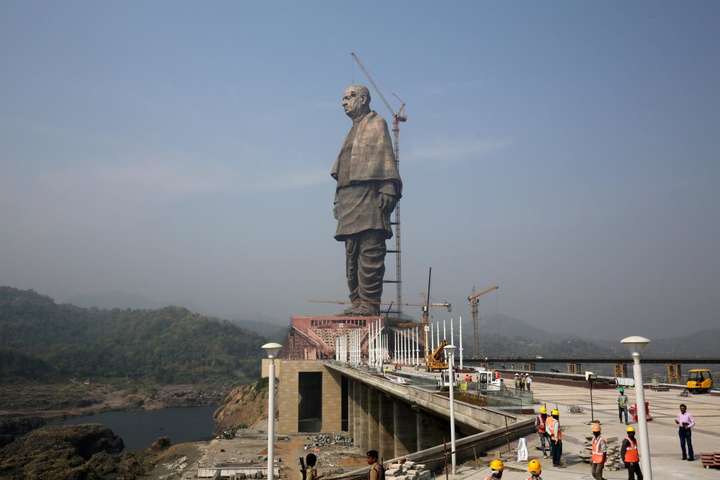 В Індії звели найвищу статую в світі 