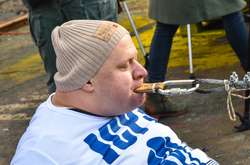 Силач зубами протягнув судно вагою в 612 тонн в одеській акваторії (фоторепортаж)