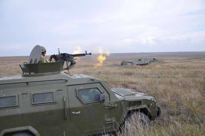 Українські прикордонники тренуються відбивати атаки з Азовського моря
