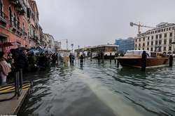 Повінь у Венеції: вода досягла критичного рівня, навчальні заклади й лікарні закриті