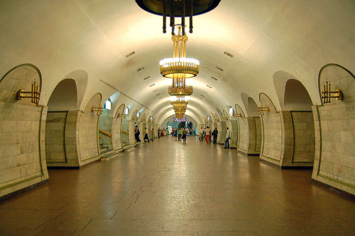 На станції метро «Льва Толстого» у Києві вибухівки не виявлено