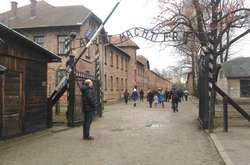 Гра заснована на тематиці життя у концтаборі «Освенцим»